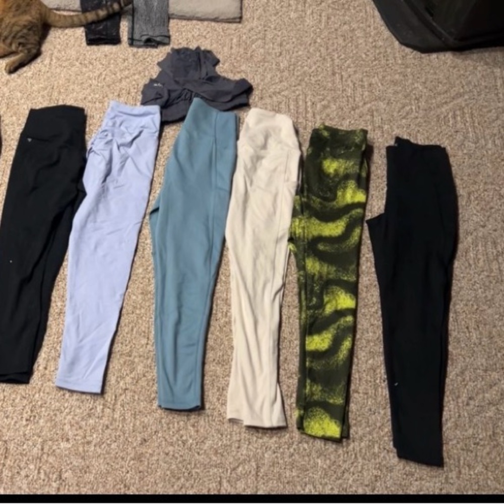 bunch of leggings brands- gymshark, nike, aerie